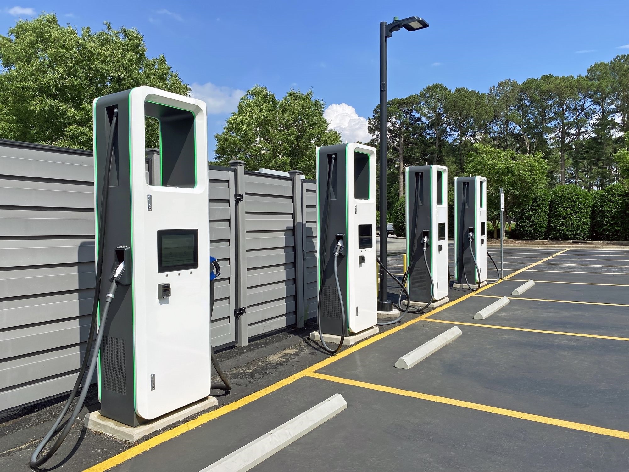 智選充電伙伴：汽車充電樁價格全面比較！