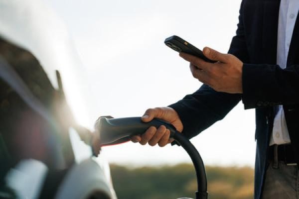康普利汽車(chē)充電樁加盟政策：門(mén)檻與機(jī)遇共存