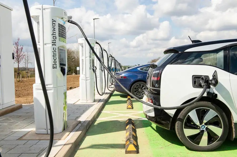 電動汽車充電樁的高效能技術(shù)解析